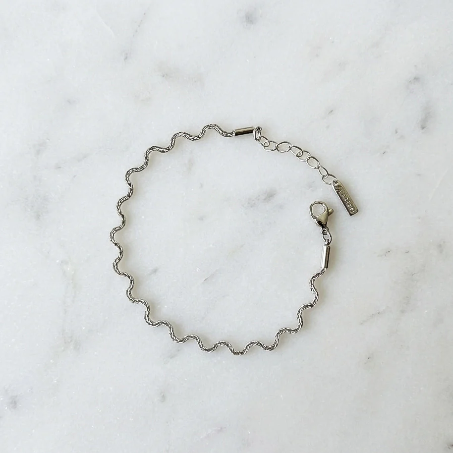 Aura Ripple Chain Bracelet - Image 13