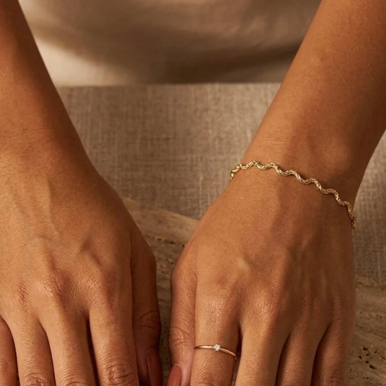 Aura Ripple Chain Bracelet - Image 5