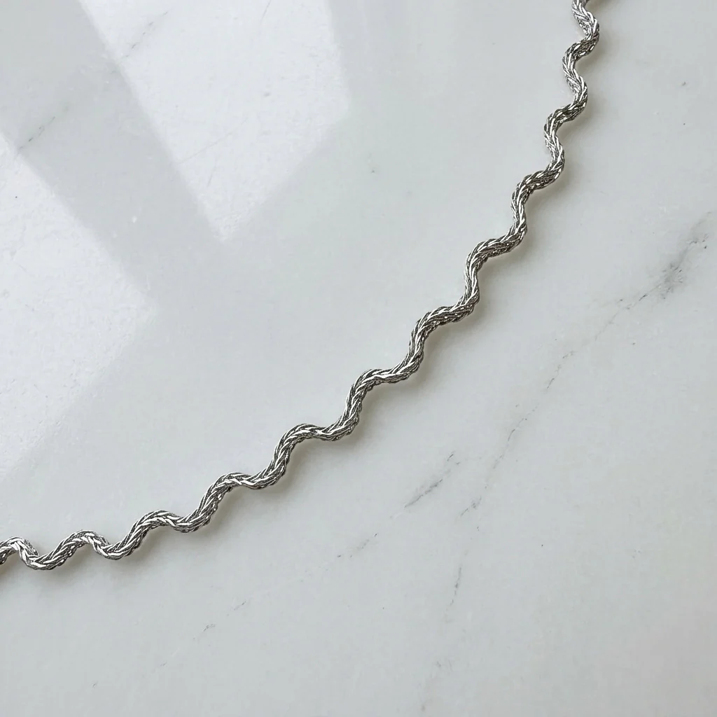Aura Ripple Chain Bracelet - Image 7
