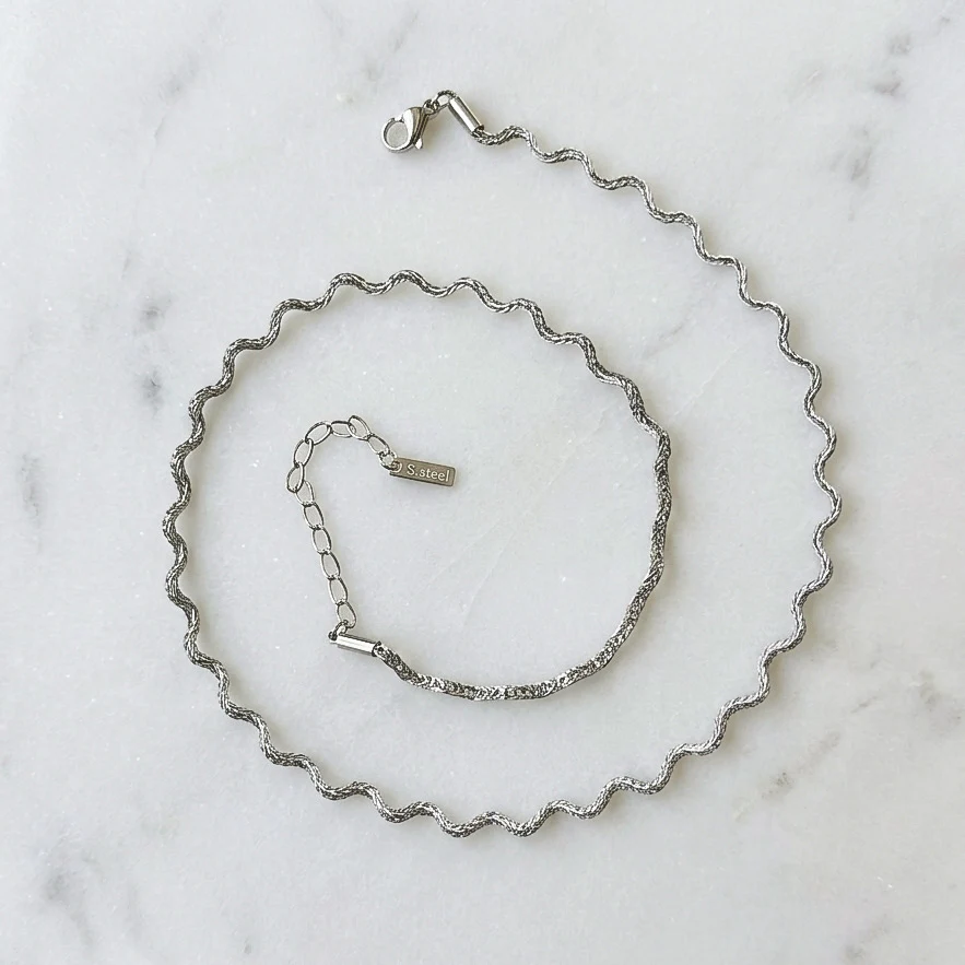 Aura Ripple Chain Necklace - Image 10