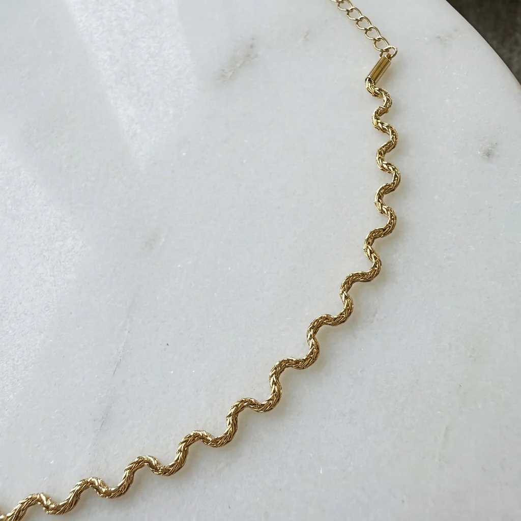 Aura Ripple Chain Bracelet - Image 8
