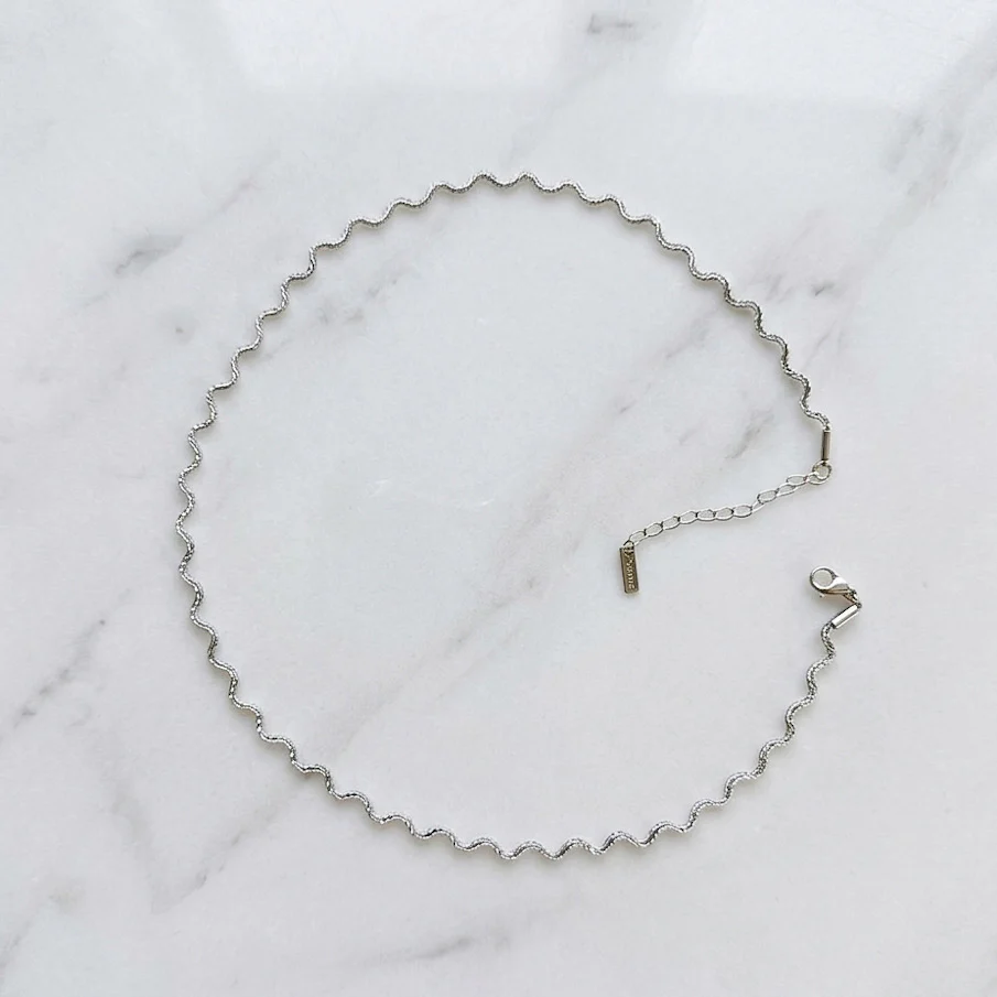 Aura Ripple Chain Necklace - Image 9
