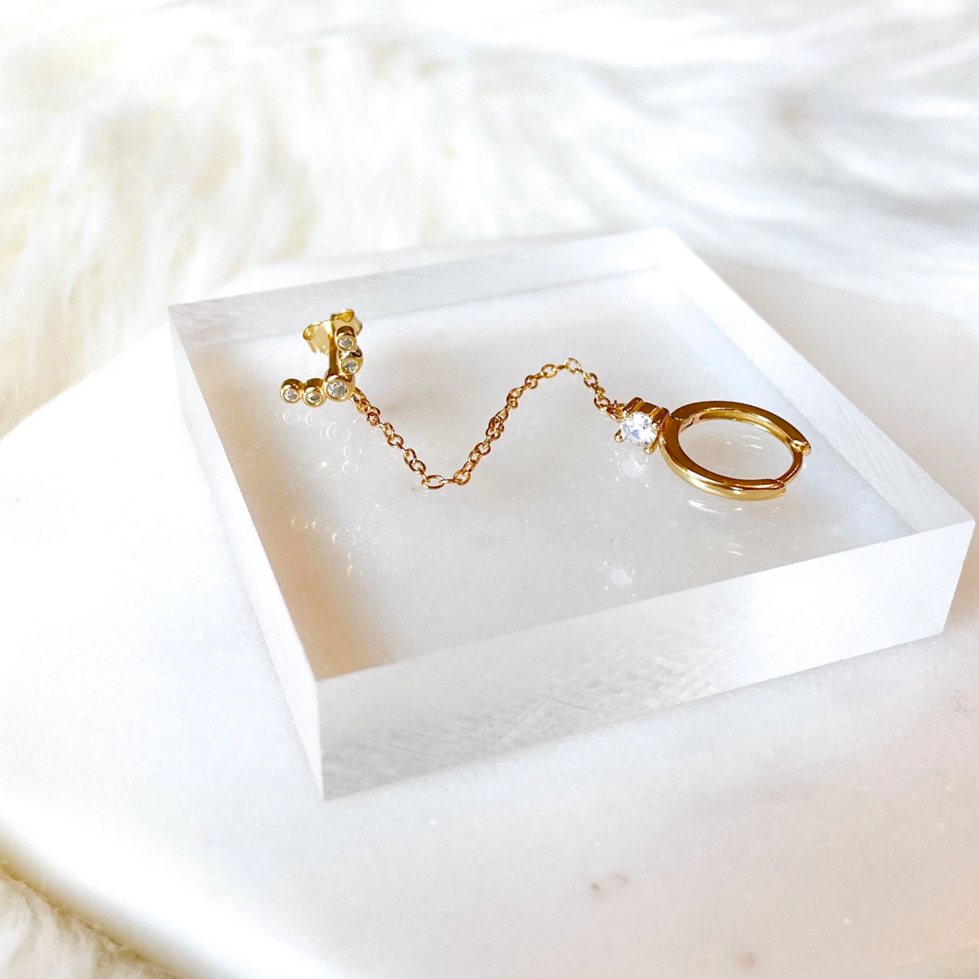 Ava Chain Link Huggie Earring - Image 12