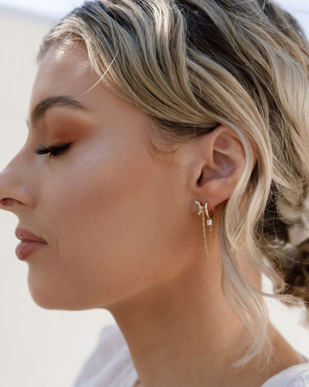 Ava Chain Link Huggie Earring - Image 5