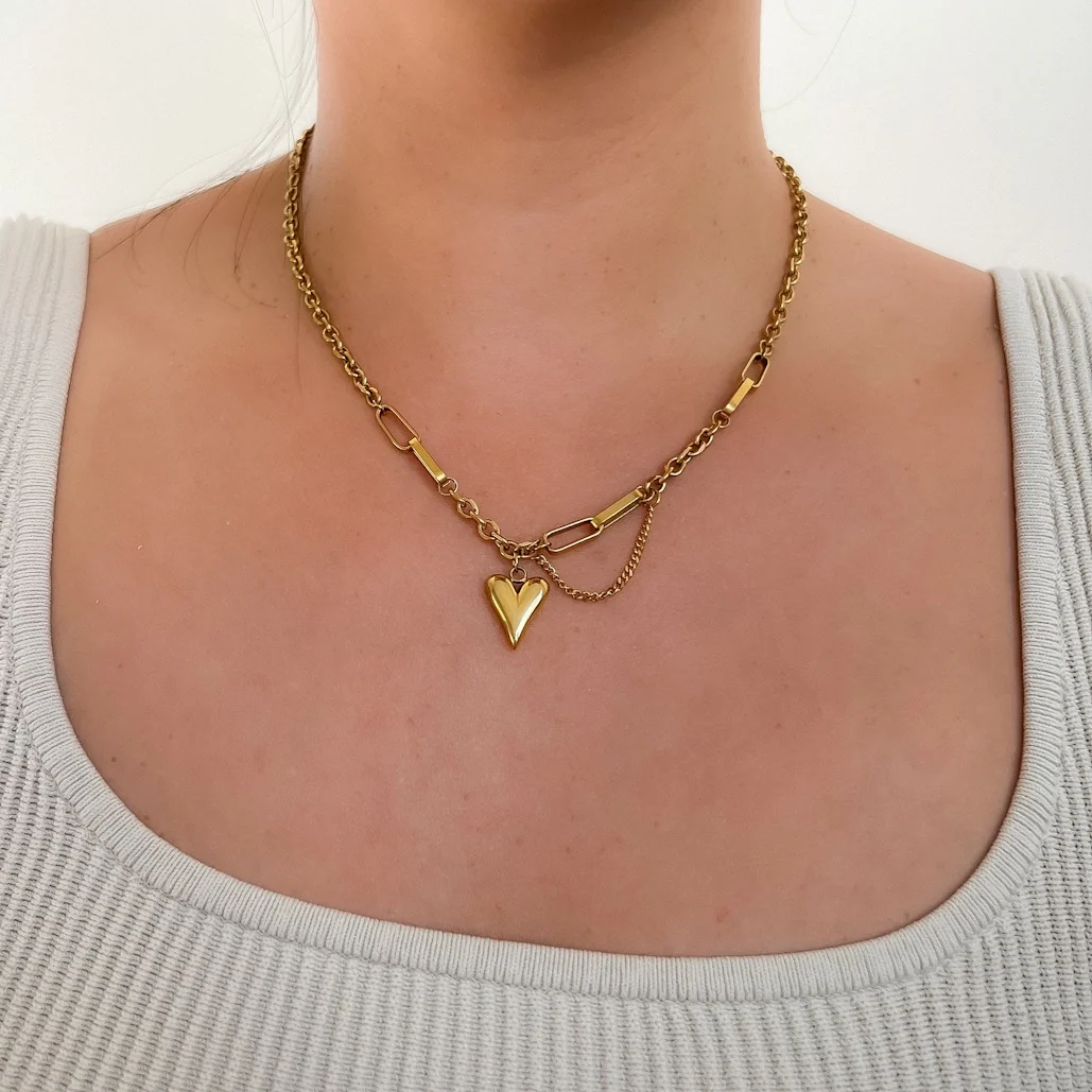 Chained Heart Necklace - LAST CHANCE! - Image 15
