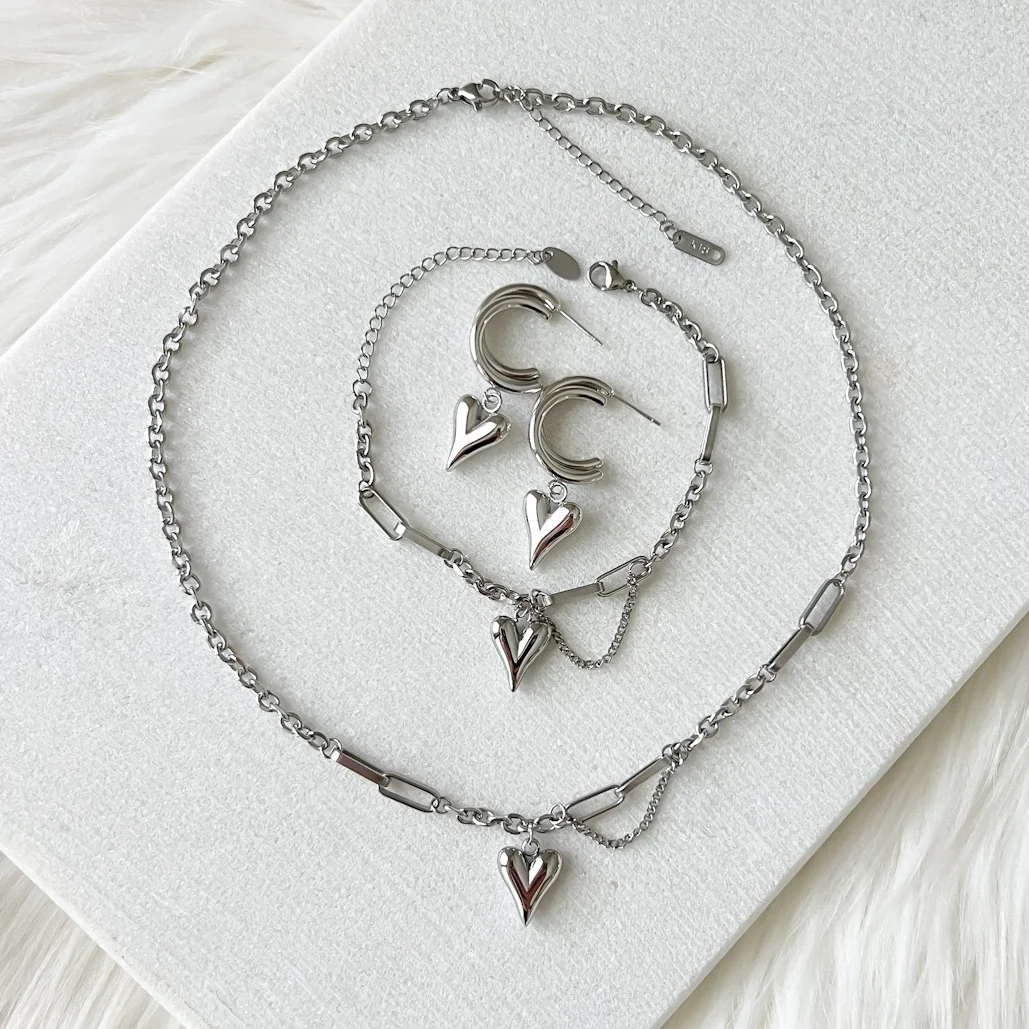 Chained Heart Necklace - LAST CHANCE! - Image 24