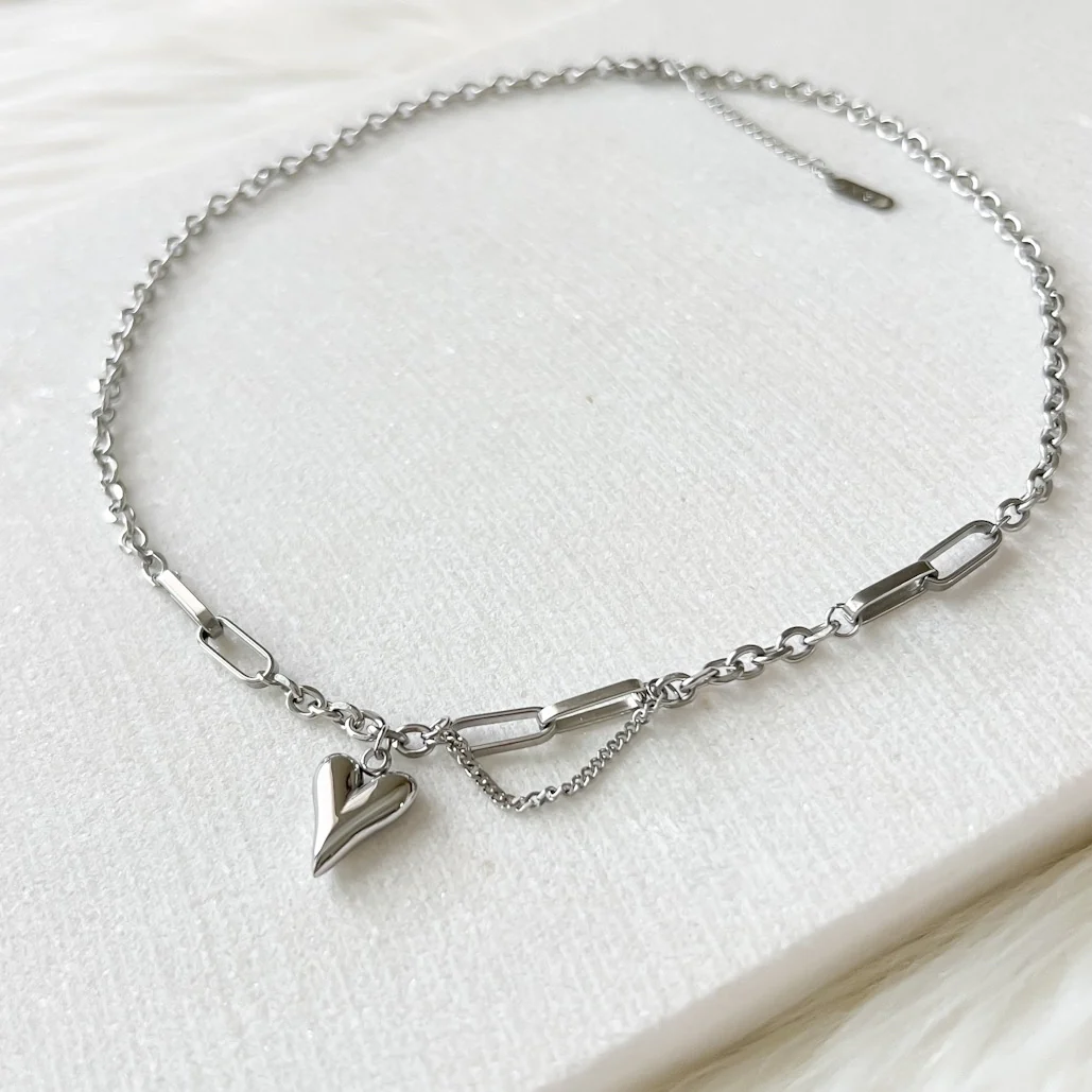 Chained Heart Necklace - LAST CHANCE! - Image 4