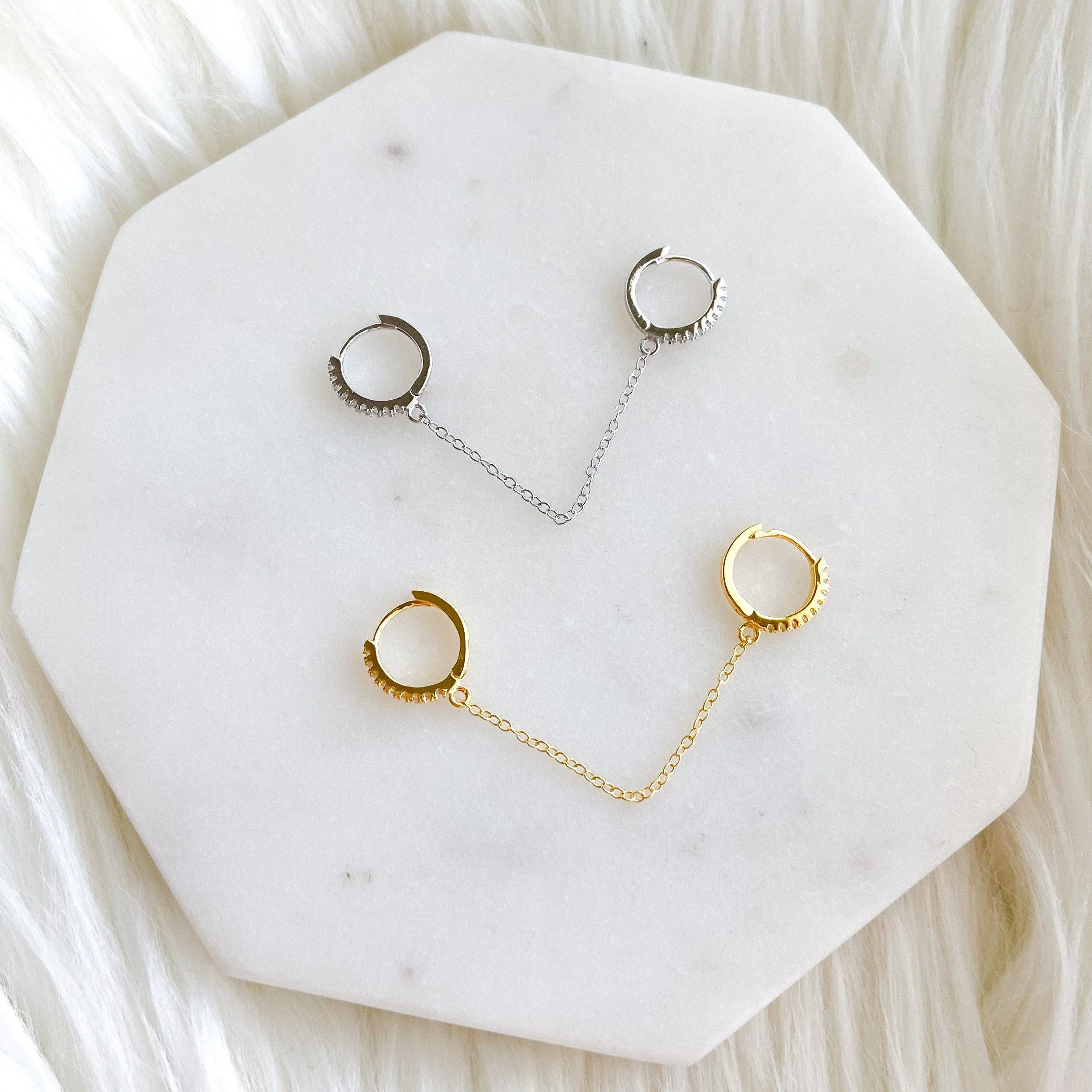 Dua Lipa Chain Link Huggies Earring - Image 15