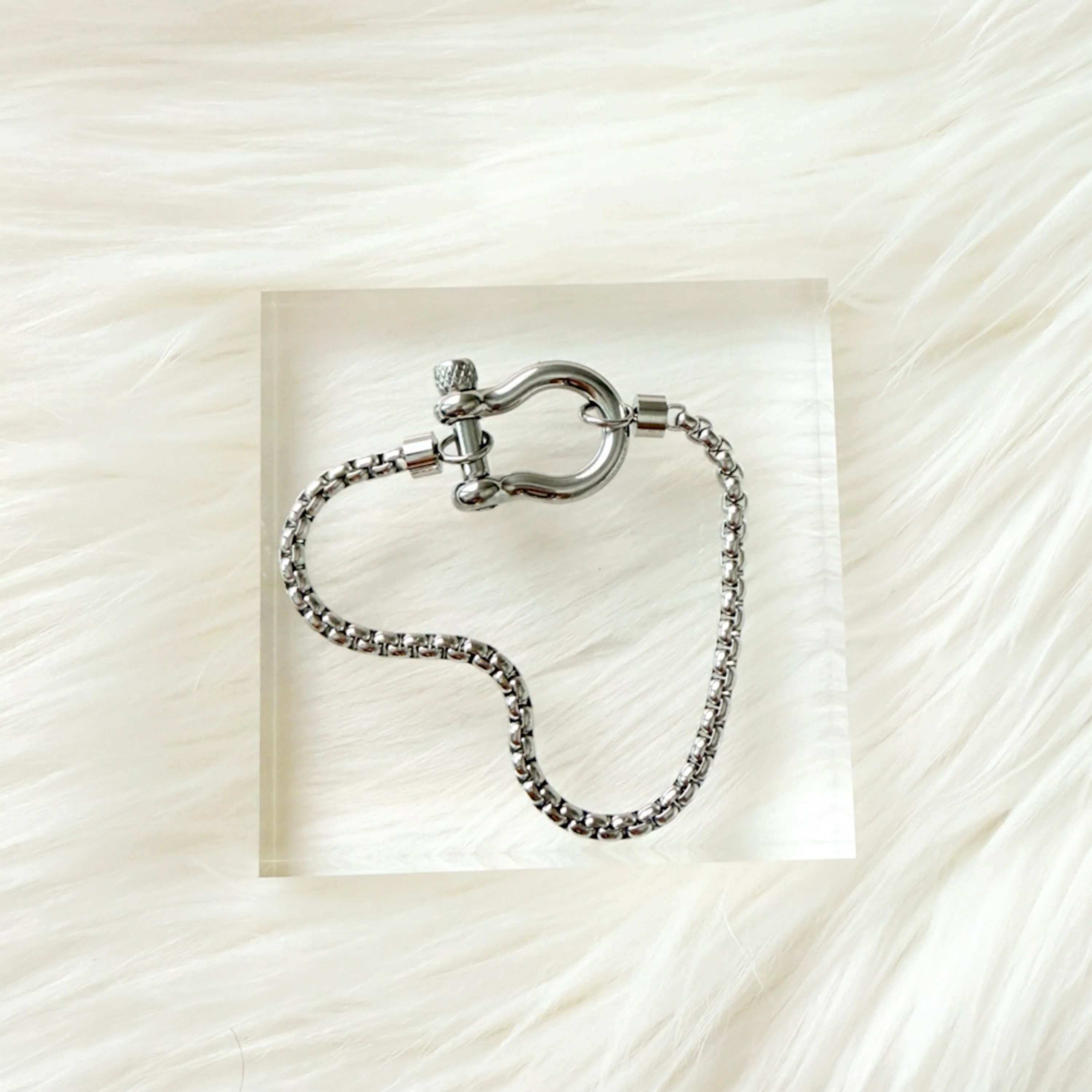 Lucky Shackle Bracelet - Image 10