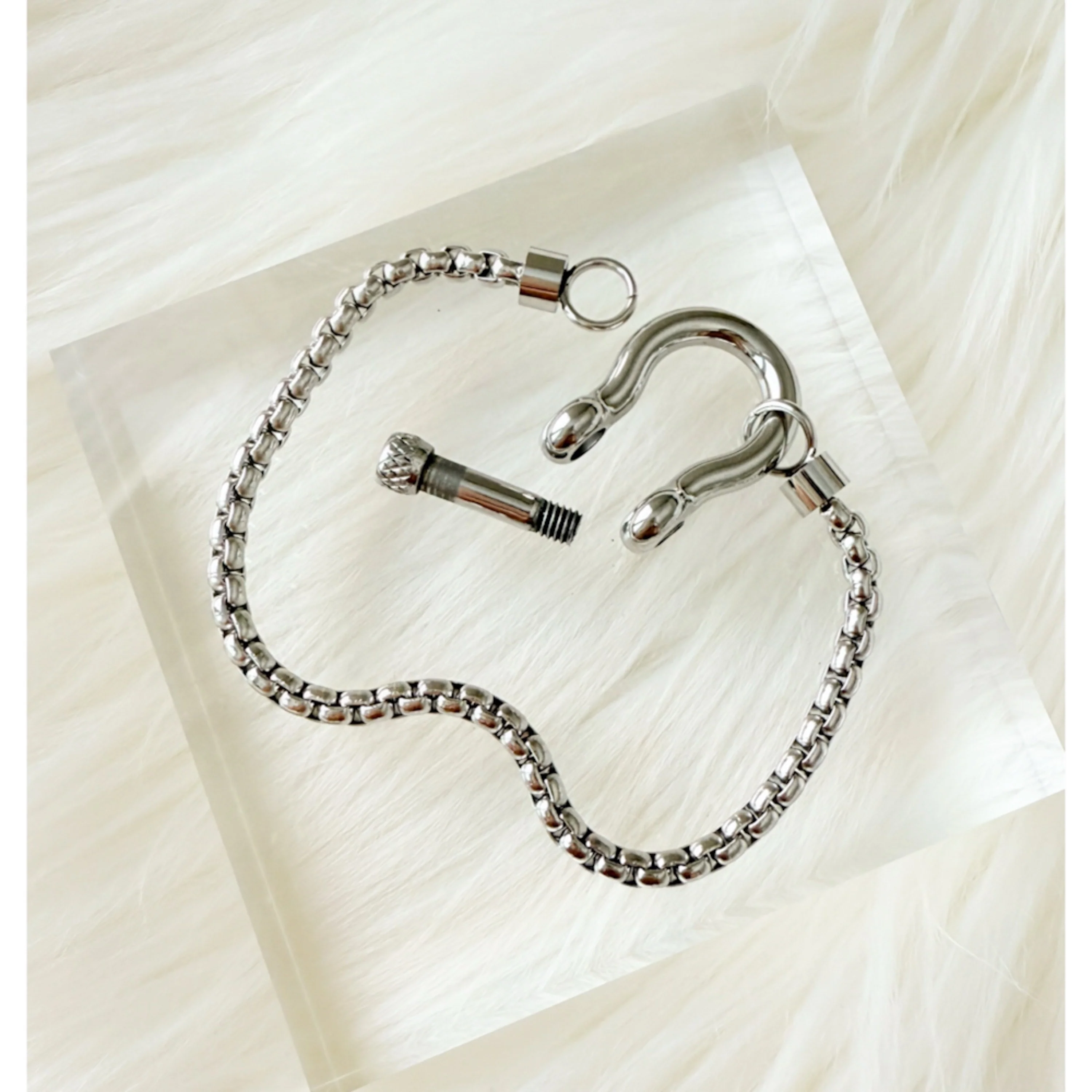Lucky Shackle Bracelet - Image 11