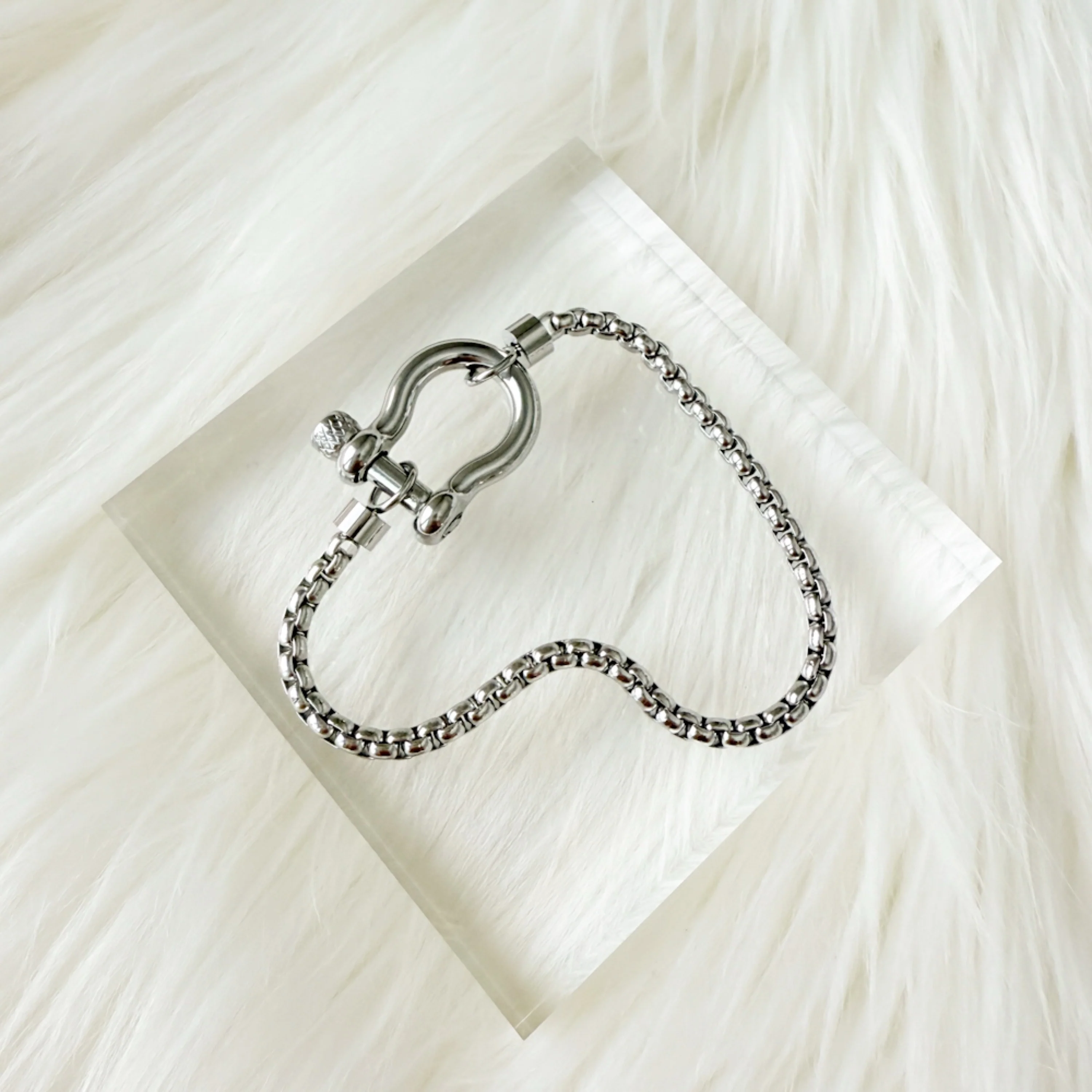 Lucky Shackle Bracelet - Image 2