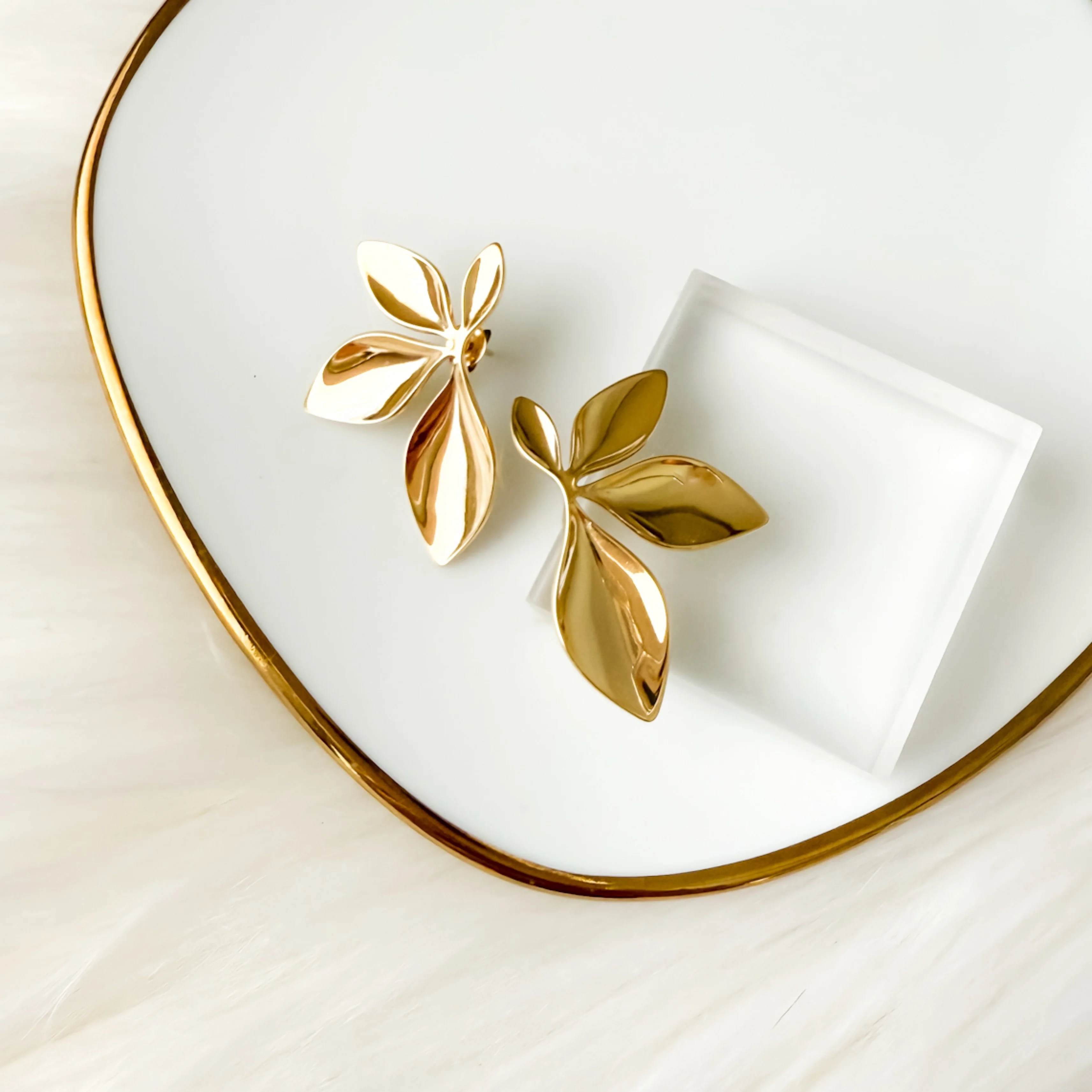 Petal d’Or Earrings