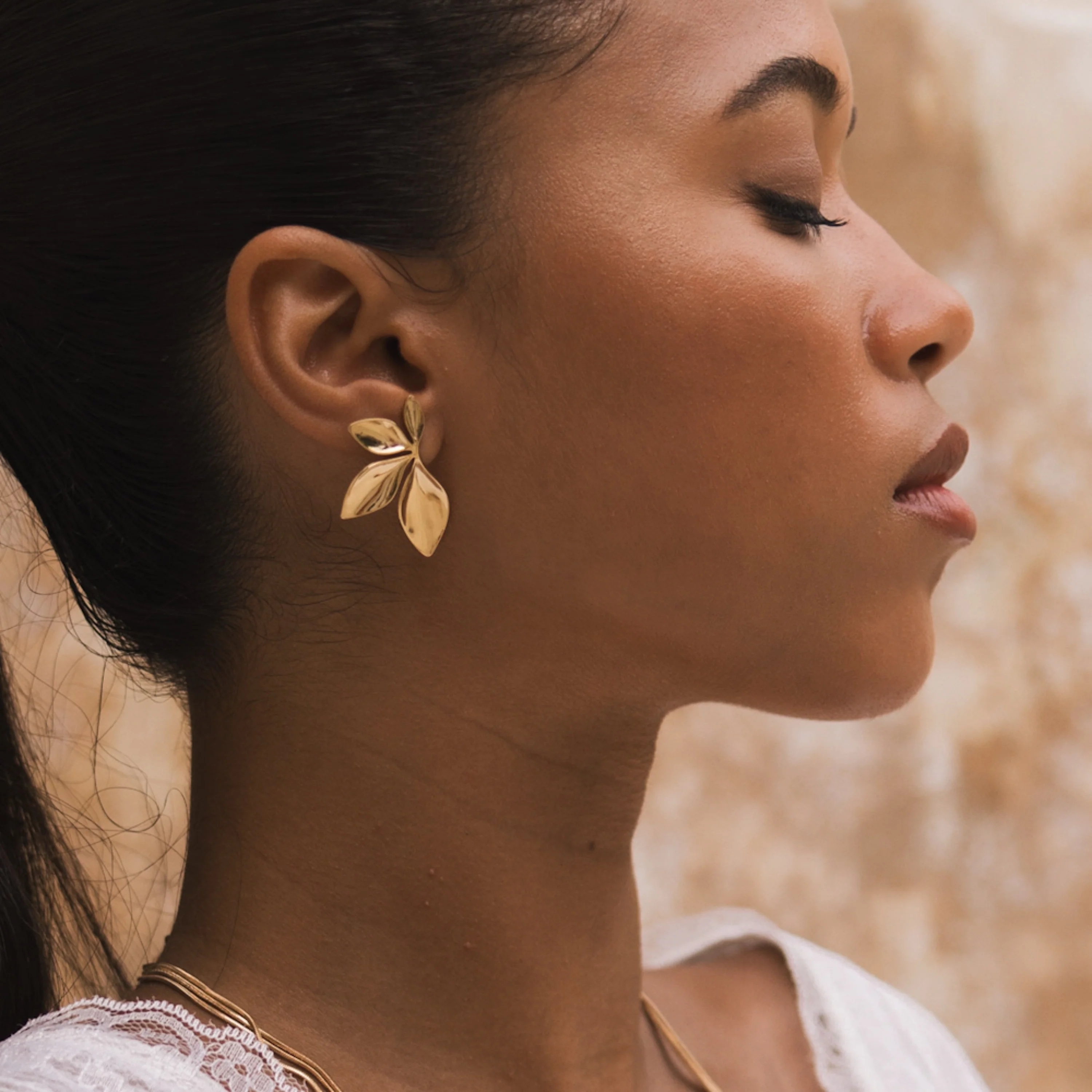Petal d’Or Earrings - Image 2