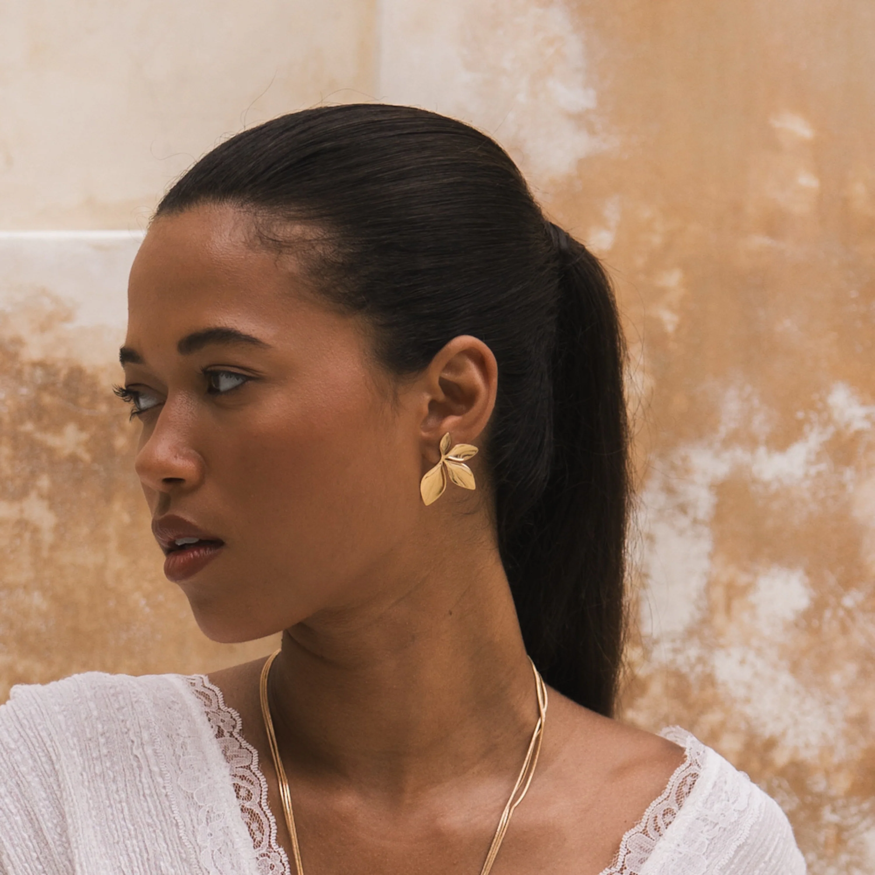 Petal d’Or Earrings - Image 3