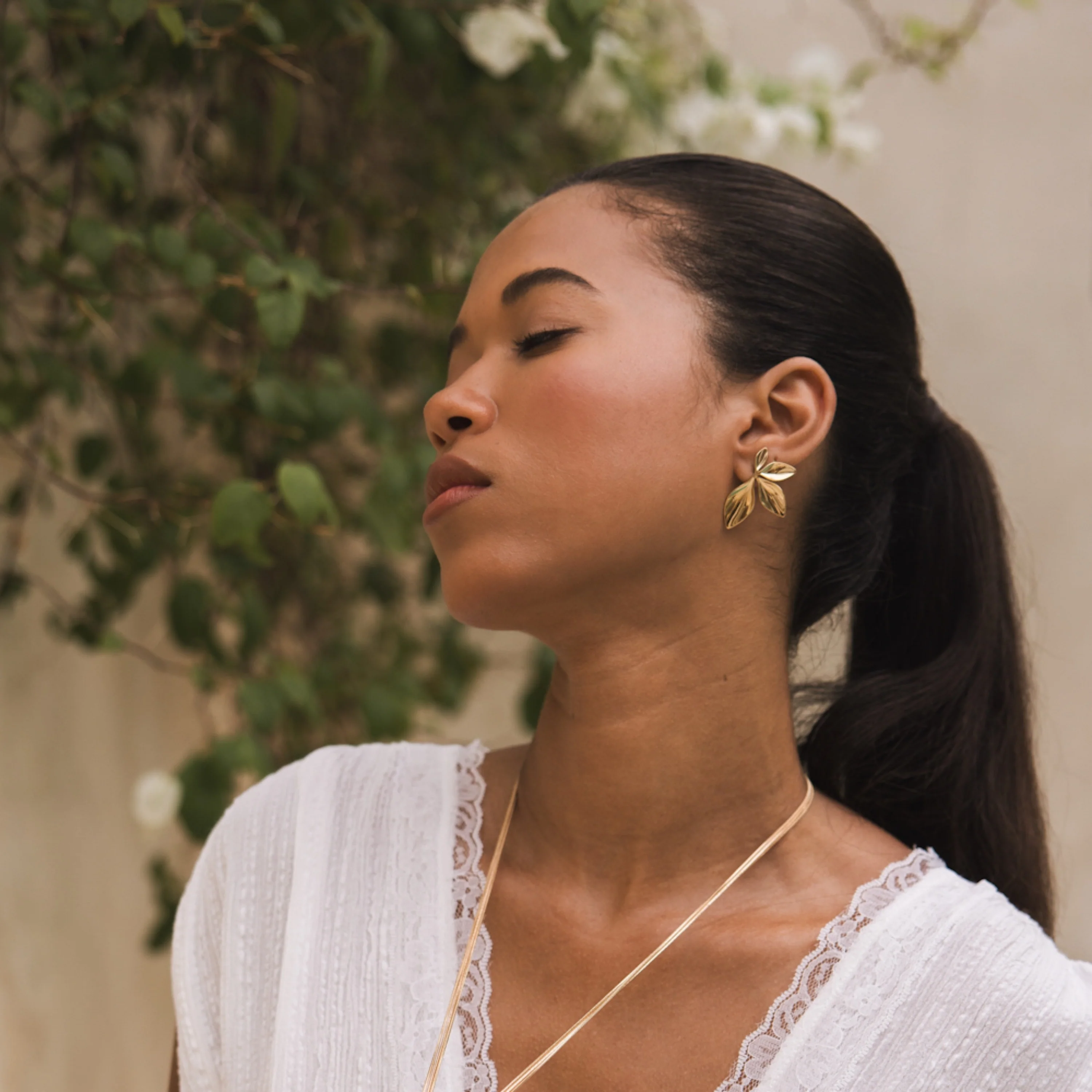 Petal d’Or Earrings - Image 7