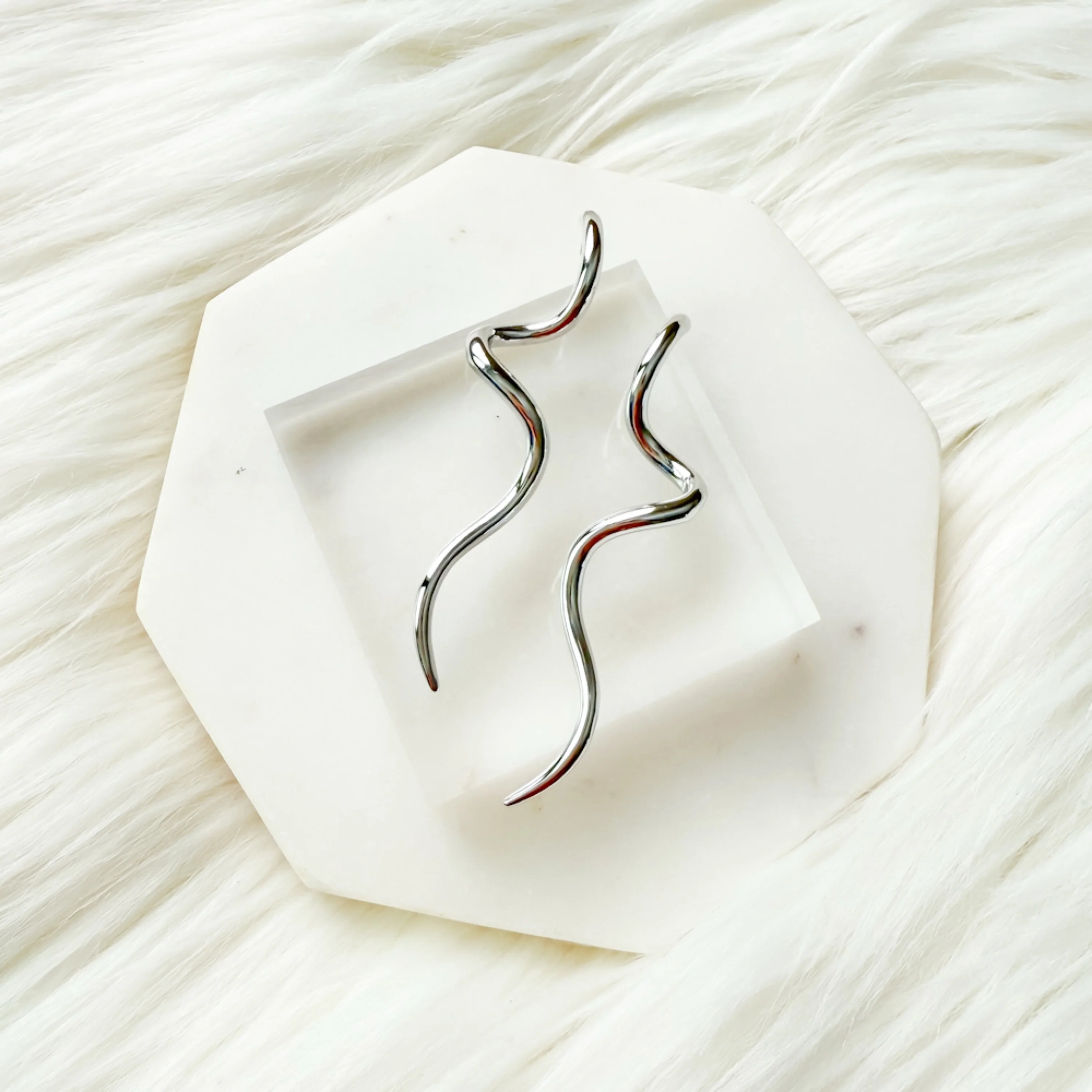 The Curve Drop Earrings - Image 15