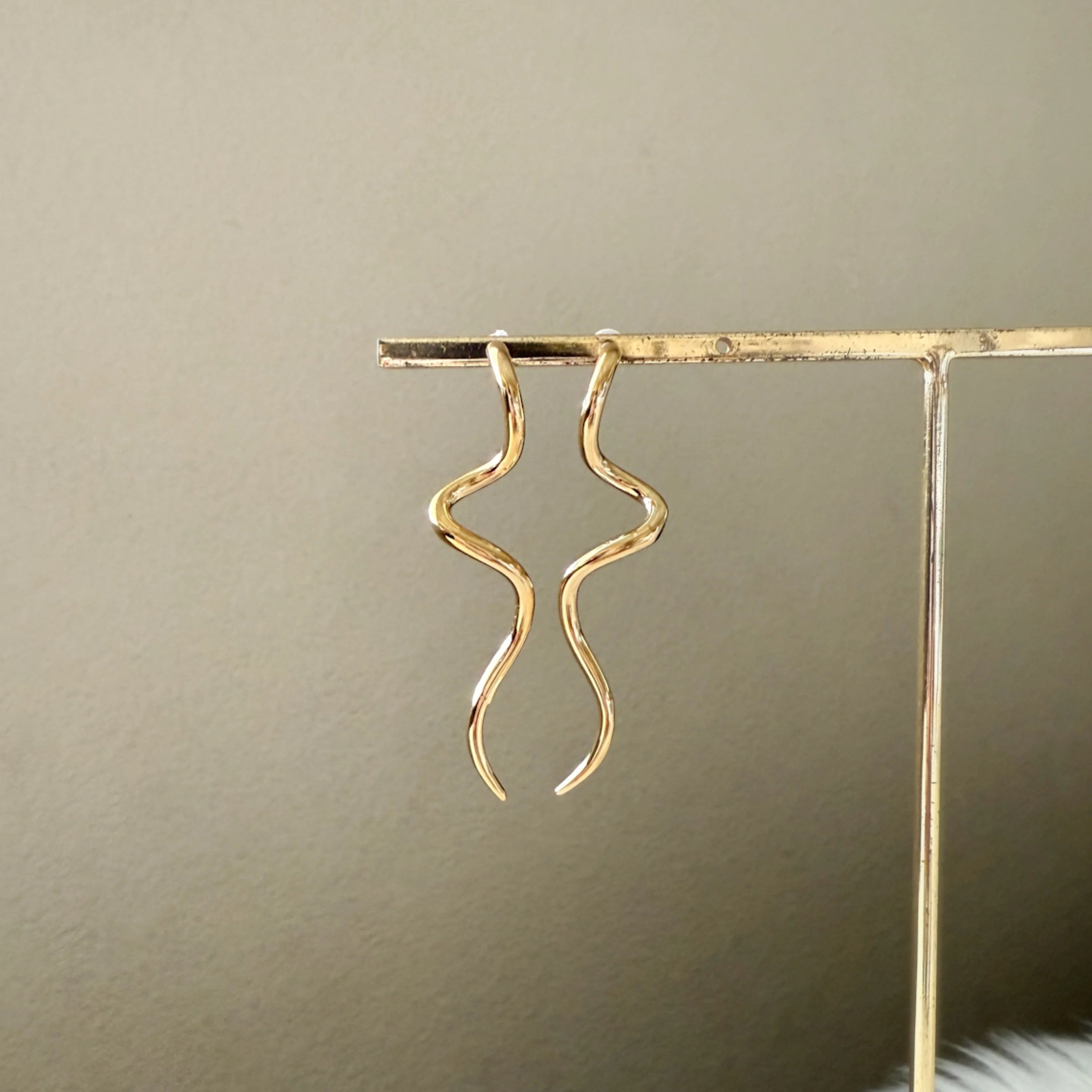 The Curve Drop Earrings - Image 17