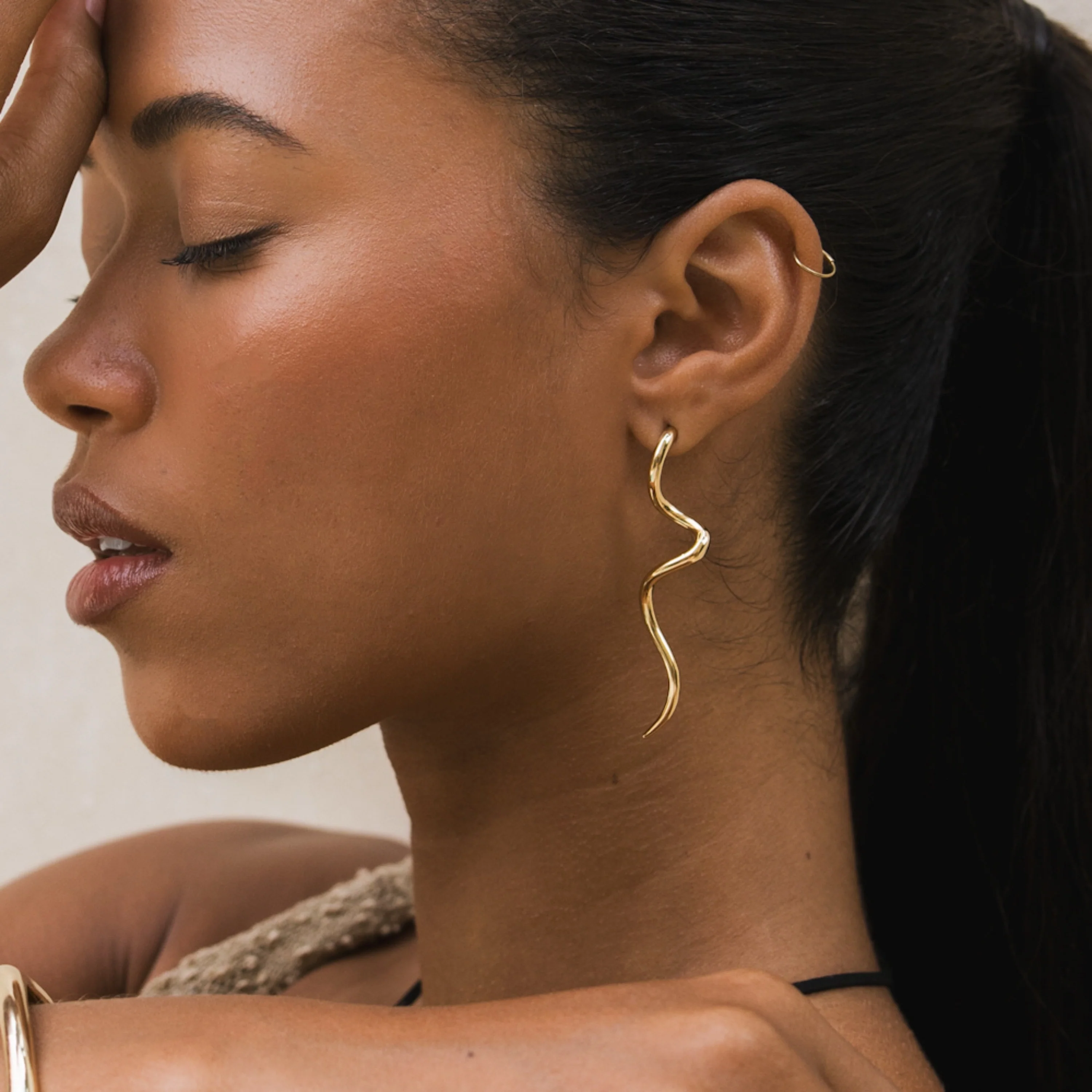 The Curve Drop Earrings - Image 3