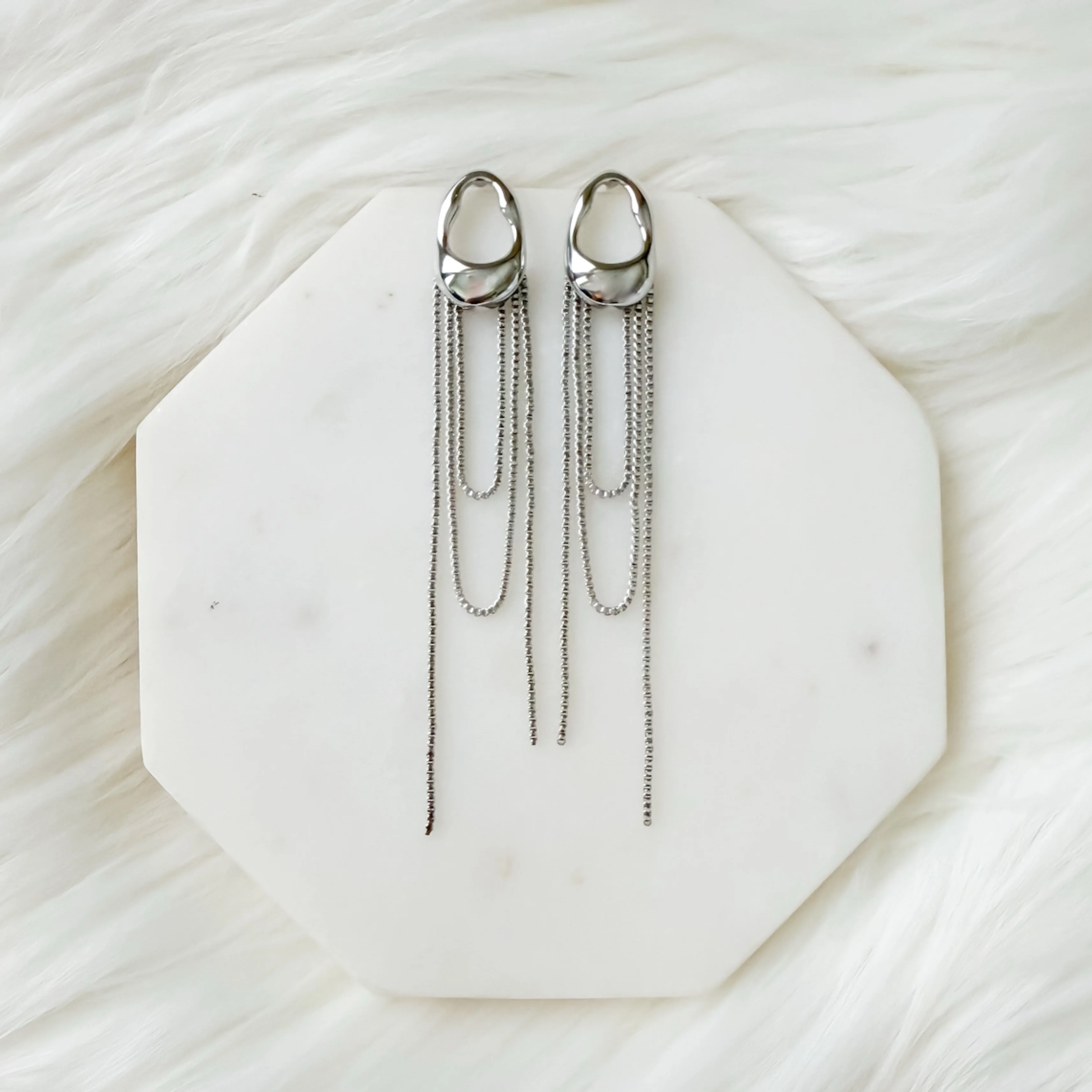 The Silhouette Draped Chain Earrings - Image 15