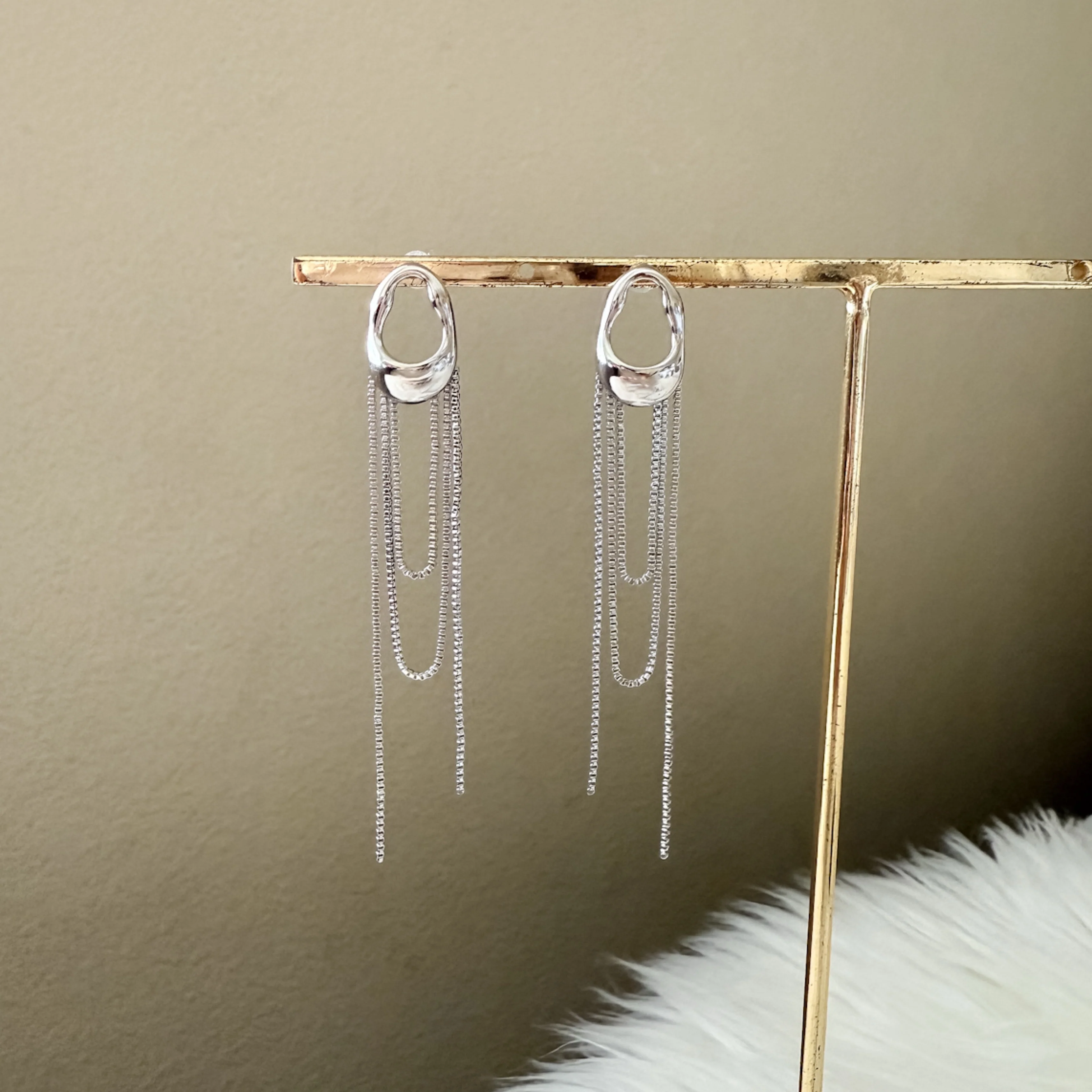 The Silhouette Draped Chain Earrings - Image 19