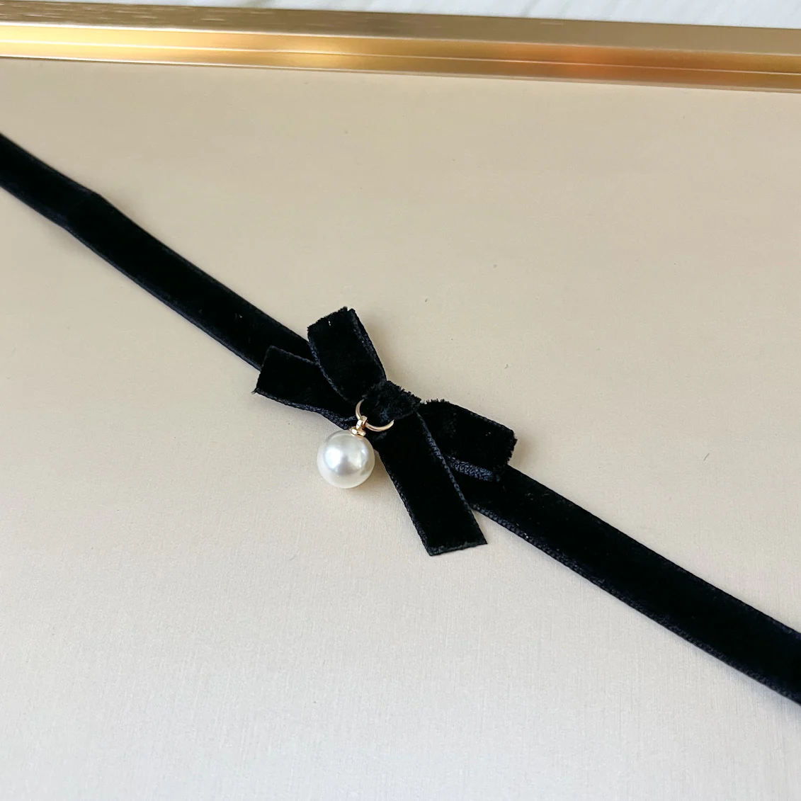 Velvety Bow Tie Choker - Image 4